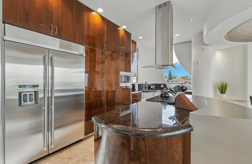 Roseville - Fleet Ridge House | The Wave House | Custom Gem w/Panoramic Views, Fire Pit, BBQ, Pool Table & Wraparound Balconies