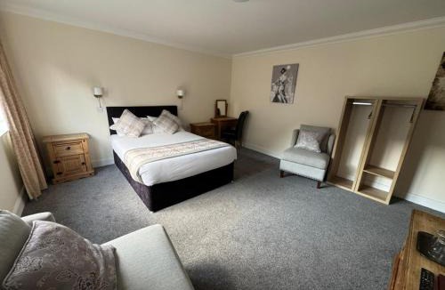 Dingwall House | The Waverley Inn