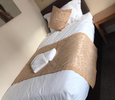 Dingwall House | The Waverley Inn