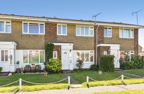 Rustington House | The Waves by inspirestays-com