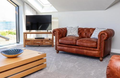 Amble House | The Waves