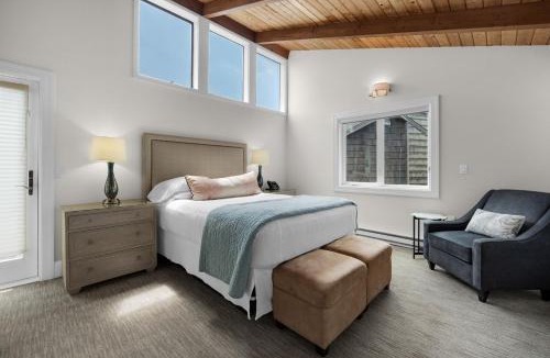 Downtown Cannon Beach Hotel | The Waves