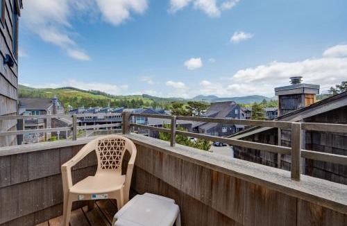 Downtown Cannon Beach Hotel | The Waves