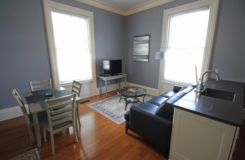 Wayland Apartment | The Wayland Suite, Walk to Brown.