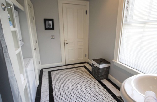 Wayland Apartment | The Wayland Suite, Walk to Brown.