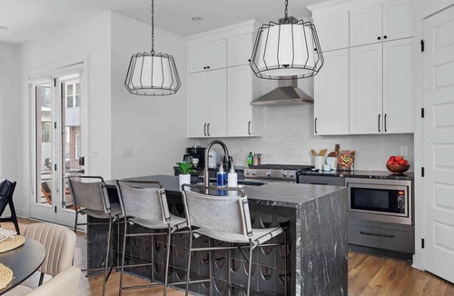 Edgehill House | The Waylon Rooftop Sauna + Pool Table + 11 beds