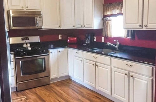 Elwood House | The “We Should Book Another Night” Lake house Haven
