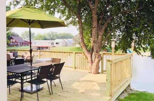 Elwood House | The “We Should Book Another Night” Lake house Haven