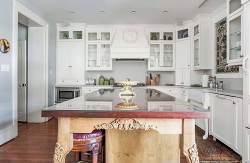 Historic Downtown Savannah Condo | The Wedding Cake Collection for 16