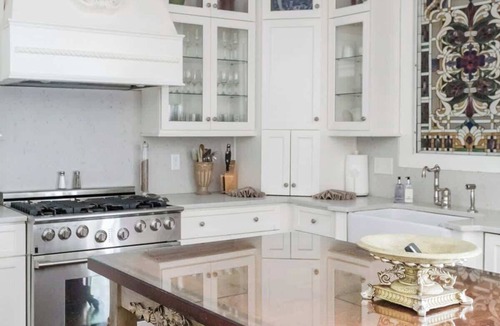 Historic Downtown Savannah Condo | The Wedding Cake Collection for 16