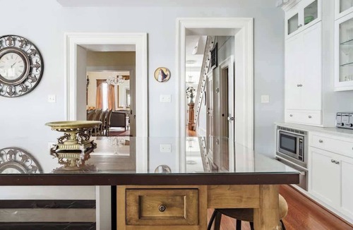Historic Downtown Savannah Condo | The Wedding Cake Collection for 16