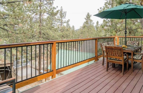 Big Bear Lake Ski Chalet | The Wee Hoose (in The Village, spacious and comfy)