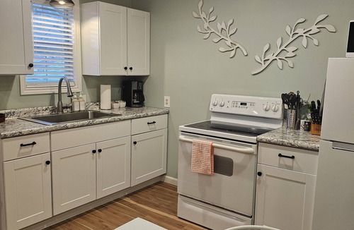 Pelsor House | The Wee Nook, just 3 miles from Carver Landing!