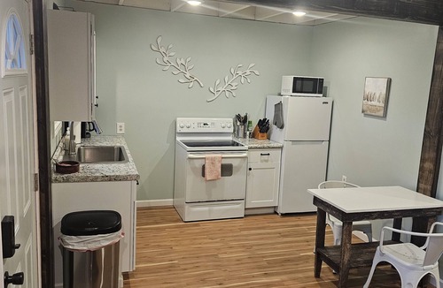 Pelsor House | The Wee Nook, just 3 miles from Carver Landing!