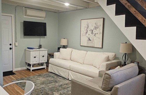 Pelsor House | The Wee Nook, just 3 miles from Carver Landing!