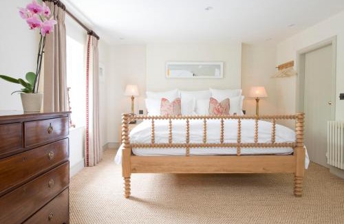 Baughurst Hotel | The Wellington Arms