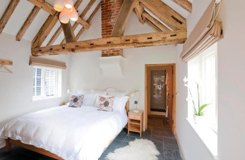 Baughurst Hotel | The Wellington Arms