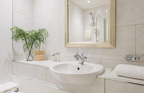 Old Town Apartment | The West Bow View Apartment