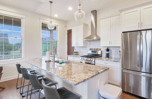 Ottawa House | The West End Wonder - Modern/Walkable Heritage Harbor Area!