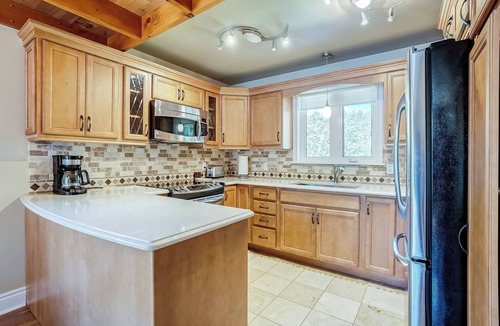 Papineau Regional County Municipality Cottage | The Westbello - Premium Waterfront Vacation Home with Inground Pool and Hot tub
