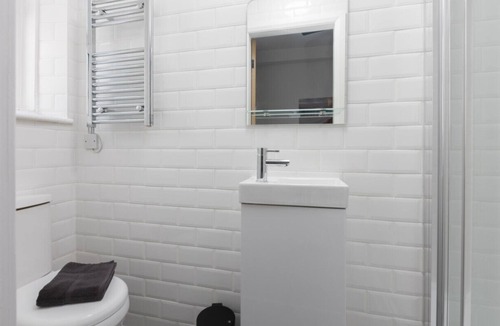 Blackpool Town Center Apartment | The Western Room 6 - Sleeps 2