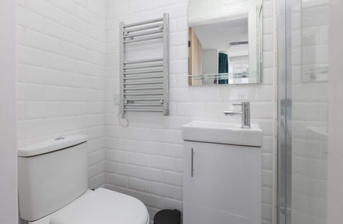 Blackpool Town Center Apartment | The Western Room 6 - Sleeps 2