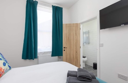 Blackpool Town Center Apartment | The Western Room 6 - Sleeps 2