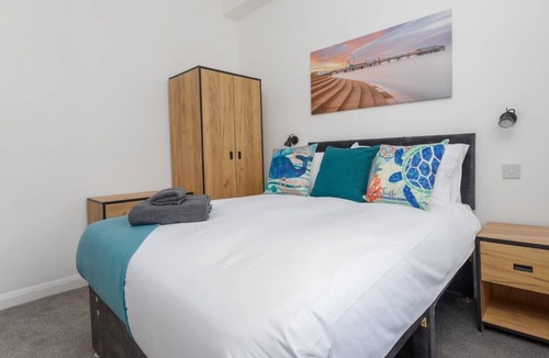 Blackpool Town Center Apartment | The Western Room 6 - Sleeps 2