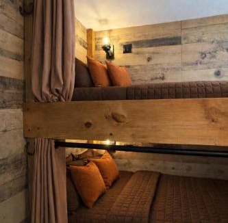 Shannon Ski Chalet | The Western Spa Sauna Bar & Billiards