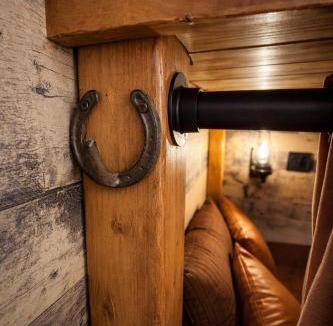 Shannon Ski Chalet | The Western Spa Sauna Bar & Billiards