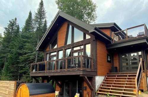 Shannon Ski Chalet | The Western | Spa | Sauna | Billiards | Babyfoot