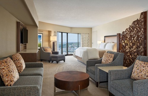 Crown Center District Hotel | The Westin Kansas City at Crown Center