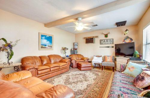 Trinity House | 'The Whacky Shack' Family Cabin w/Fire Pit!