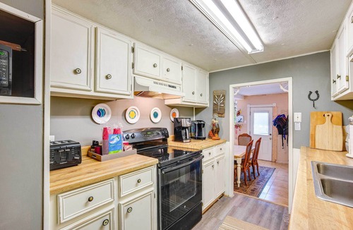 Trinity House | 'The Whacky Shack' Family Cabin w/Fire Pit!