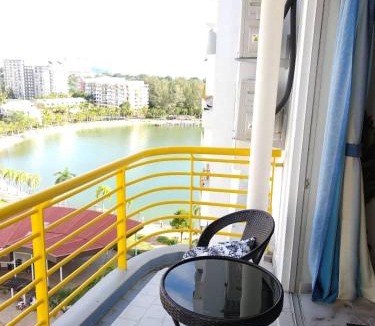 Baharu Apartment | The Whale - Bayview - Pool open