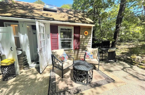 Eastham Cottage | 🐳 The Whale Song - Dog-Friendly Studio