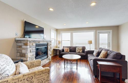 Lincoln City House | The Whale -Upper