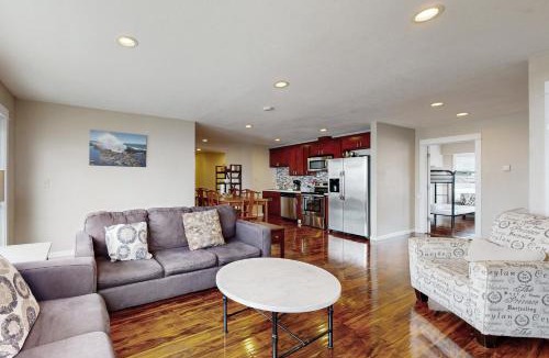 Lincoln City House | The Whale -Upper