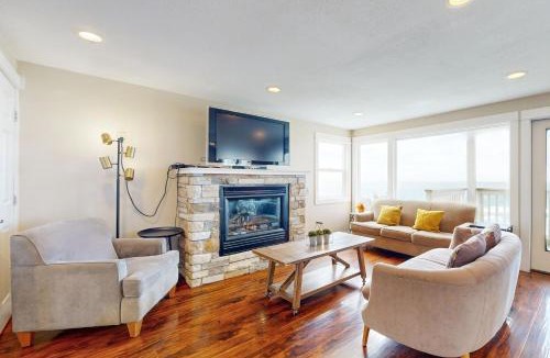 Lincoln City House | The Whale