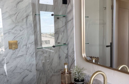 Fort Bragg Hotel | The Whale Watch Suite at The Grey Whale Inn