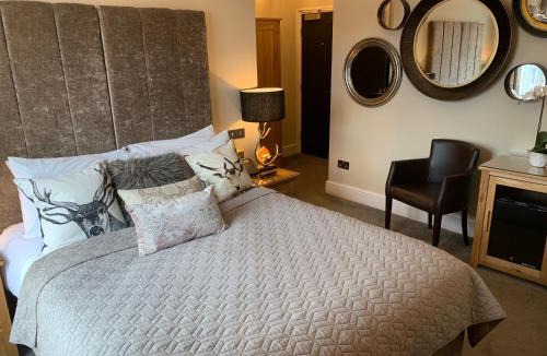 Sandbach Bed & Breakfast | The Wheatsheaf Hotel, Sandbach