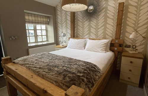 Onneley Hotel | The Wheatsheaf Inn