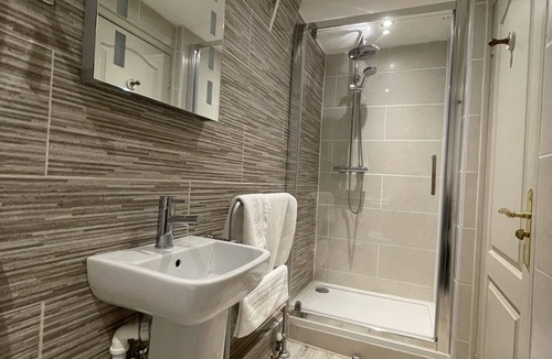 Onneley Hotel | The Wheatsheaf Inn