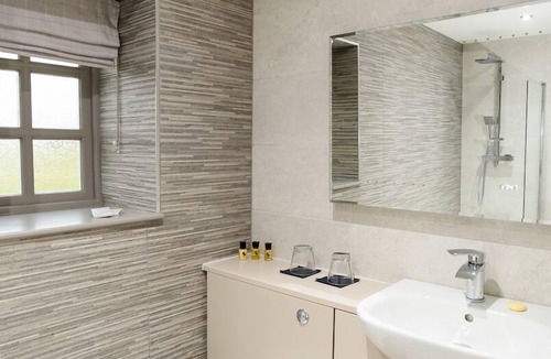 Onneley Hotel | The Wheatsheaf Inn