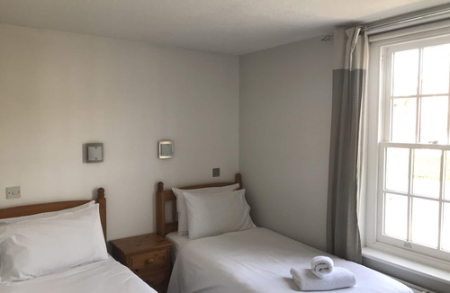 Cuckfield Hotel | The Wheatsheaf Inn