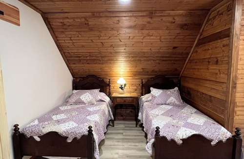 Irvine Bed & Breakfast | The Whippoorwill Retreat Cabin – A Hillside Haven for Gatherings and Getaways