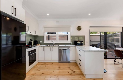 North Bendigo House | The White Brick Retreat, Bendigo
