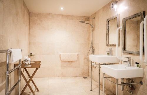 Burley Hotel | The White Buck