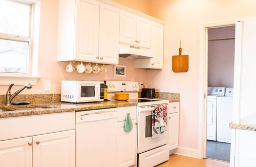 Lookout Valley Neighborhood Association House | The White Cabin: In the Woods, Close to Town