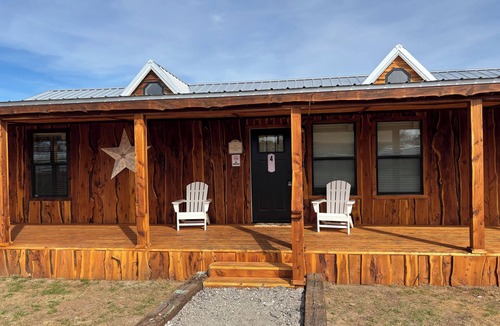 Dennis Cabin | The White Daisy Cabin on the Lake